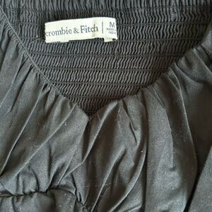 Abercrombie & Finch size M Black v neck poofy sleeve flare crop top
